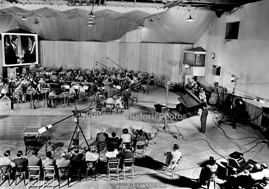 Rhapsody in Blue 1945 Max Steiner, Paul Whiteman conducting Roberta Alda as George Gershwin .jpg